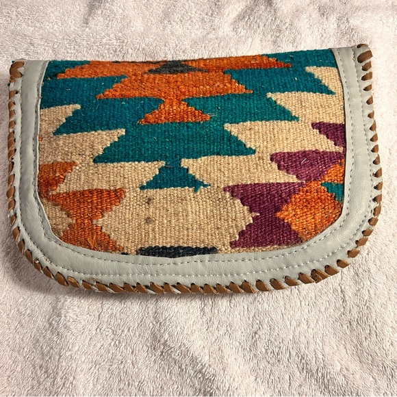 One of a kind. Hand made women’s leather kilim bag. - Picture 2 of 8